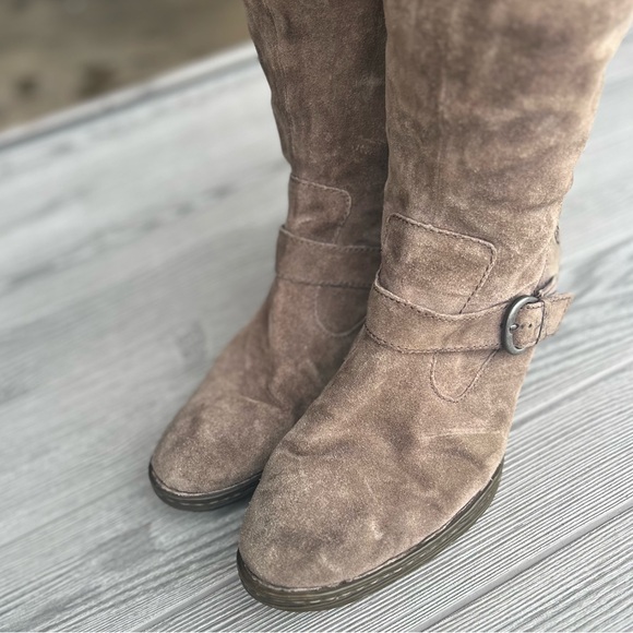 Born Taupe To The Knee Suede Riding Boots with Buckle Detail and Zipper Size 11 - Picture 5 of 11